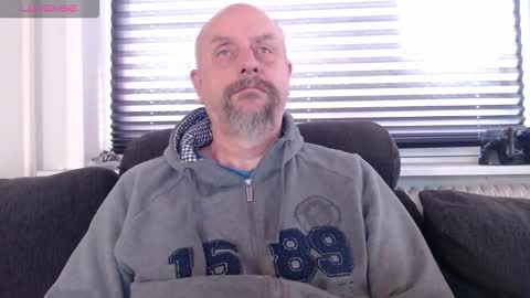 Snapshot of hardmrlazy chatting on 11/22/25, 10:03 MrLazy online show from 11/22/25, 10:03