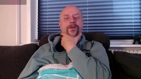 Snapshot of hardmrlazy chatting on 11/25/25, 10:48 MrLazy online show from 11/25/25, 10:48