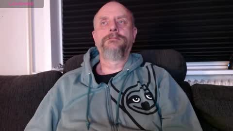 Snapshot of hardmrlazy chatting on 11/25/25, 10:54 MrLazy online show from 11/25/25, 10:54