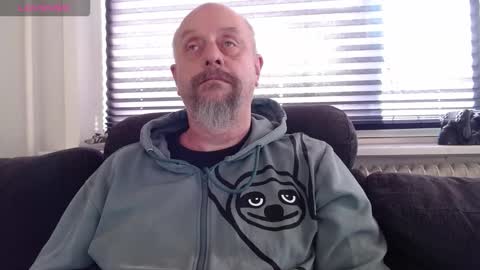 Snapshot of hardmrlazy chatting on 11/26/25, 11:00 MrLazy online show from 11/26/25, 11:00