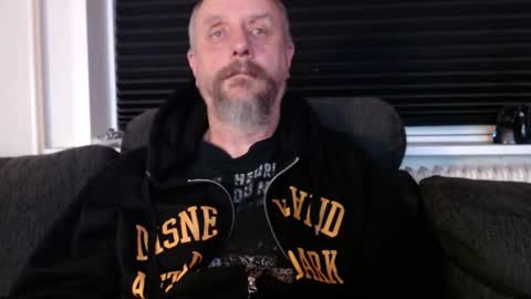 Snapshot of hardmrlazy chatting on 12/16/25, 06:02 MrLazy online show from 12/16/25, 06:02