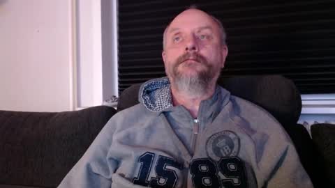 Snapshot of hardmrlazy chatting on 12/20/25, 06:15 MrLazy online show from 12/20/25, 06:15