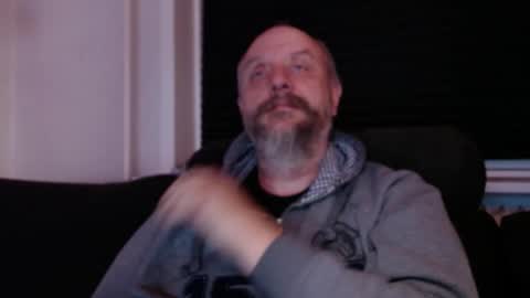 Snapshot of hardmrlazy chatting on 12/21/25, 03:19 MrLazy online show from 12/21/25, 03:19