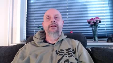 Snapshot of hardmrlazy chatting on 01/08/26, 11:12 MrLazy online show from 01/08/26, 11:12