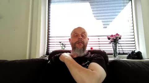 Snapshot of hardmrlazy chatting on 04/08/26, 10:15 MrLazy online show from 04/08/26, 10:15