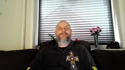 Snapshot of hardmrlazy chatting on 04/14/26, 11:38 MrLazy online show from 04/14/26, 11:38