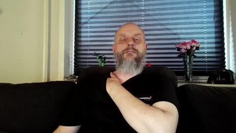 Snapshot of hardmrlazy chatting on 04/16/26, 05:47 MrLazy online show from 04/16/26, 05:47