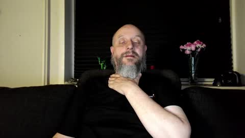 Snapshot of hardmrlazy chatting on 04/18/26, 03:32 MrLazy online show from 04/18/26, 03:32