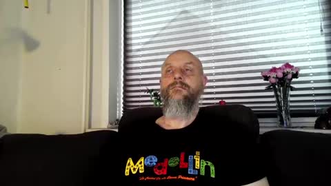 Snapshot of hardmrlazy chatting on 05/20/26, 03:40 MrLazy online show from 05/20/26, 03:40