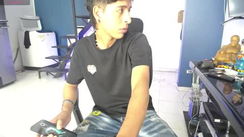 Snapshot of hardsexlove08 chatting on 02/18/26, 09:33 Andres Dean online show from 02/18/26, 09:33