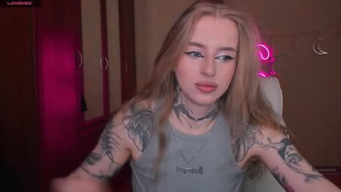 Julia online show from 02/03/25, 05:18