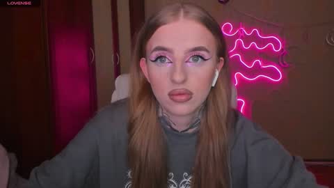 Julia online show from 02/08/25, 05:51