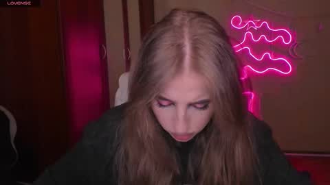 Julia online show from 03/08/25, 05:07