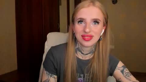 Julia online show from 09/12/25, 05:40