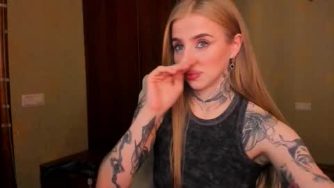 Julia online show from 11/08/25, 05:40