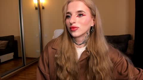 Julia online show from 04/09/26, 05:51