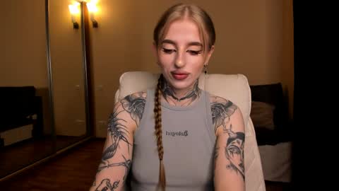 Julia online show from 05/17/26, 04:54