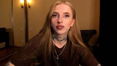 Snapshot of harley_kimm chatting on 06/17/26, 05:43 Julia online show from 06/17/26, 05:43