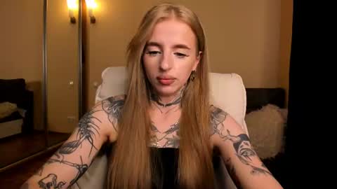 Snapshot of harley_kimm chatting on 07/03/26, 05:25 Julia online show from 07/03/26, 05:25