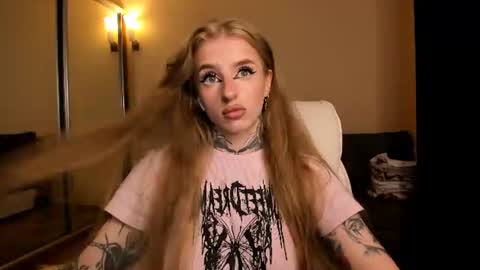 Snapshot of harley_kimm chatting on 07/06/26, 05:48 Julia online show from 07/06/26, 05:48