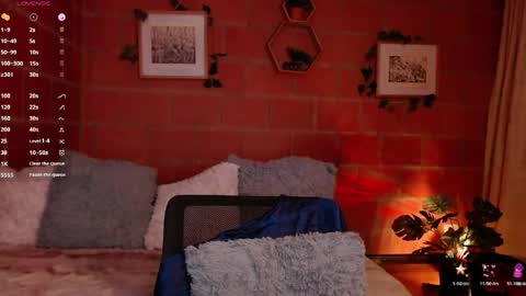 Snapshot of harmonyy01 chatting on 04/18/26, 03:54 Harmony Please help me to reach 100 thumbs up online show from 04/18/26, 03:54