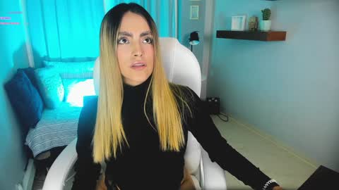 Snapshot of harper_woods chatting on 12/03/24, 05:01 Harper online show from 12/03/24, 05:01