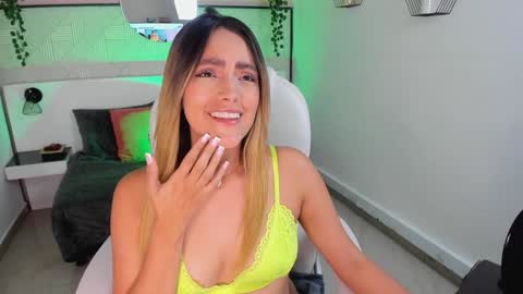 Snapshot of harper_woods chatting on 01/24/25, 10:41 Harper online show from 01/24/25, 10:41