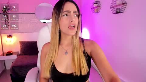 Snapshot of harper_woods chatting on 02/12/25, 08:50 Harper online show from 02/12/25, 08:50