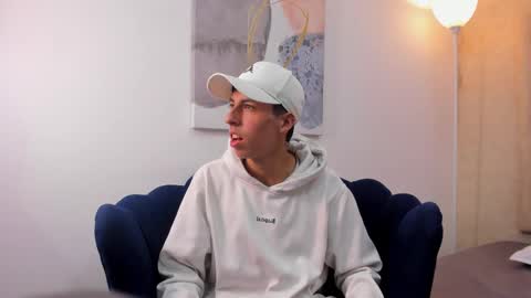   H  K   online show from 09/23/25, 12:19