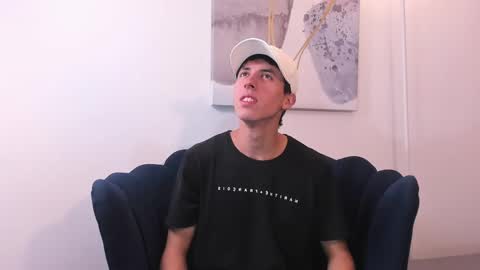   H  K   online show from 10/15/25, 03:06