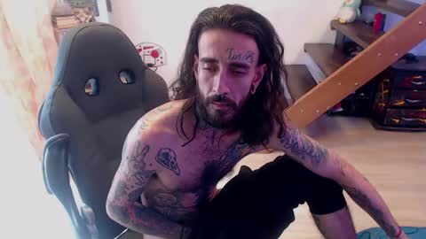 Snapshot of harry_reems_ chatting on 01/10/25, 03:16 OMAR online show from 01/10/25, 03:16