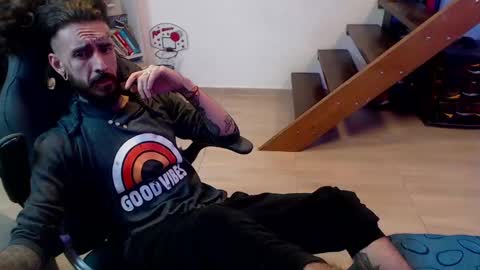 Snapshot of harry_reems_ chatting on 01/11/25, 12:22 OMAR online show from 01/11/25, 12:22