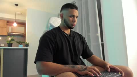 Snapshot of harry_zandess chatting on 12/31/24, 04:16 Harry Zandes online show from 12/31/24, 04:16