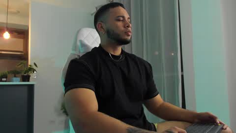 Snapshot of harry_zandess chatting on 01/06/25, 02:58 Harry Zandes online show from 01/06/25, 02:58