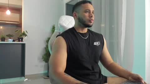 Snapshot of harry_zandess chatting on 01/08/25, 03:08 Harry Zandes online show from 01/08/25, 03:08