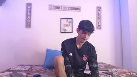 Snapshot of harrythomson1 chatting on 01/13/25, 11:27 harry thomson online show from 01/13/25, 11:27