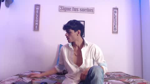 Snapshot of harrythomson1 chatting on 01/22/25, 10:40 harry thomson online show from 01/22/25, 10:40