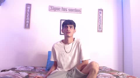 Snapshot of harrythomson1 chatting on 01/24/25, 03:32 harry thomson online show from 01/24/25, 03:32