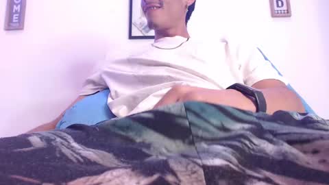 Snapshot of harrythomson1 chatting on 02/15/25, 08:11 harry thomson online show from 02/15/25, 08:11