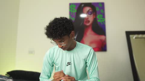 Snapshot of harrytwink18 chatting on 12/10/24, 01:33 HARRY online show from 12/10/24, 01:33