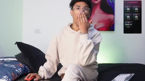 Snapshot of harrytwink18 chatting on 01/10/25, 01:20 HARRY online show from 01/10/25, 01:20