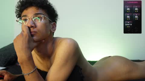 Snapshot of harrytwink18 chatting on 01/10/25, 05:45 HARRY online show from 01/10/25, 05:45