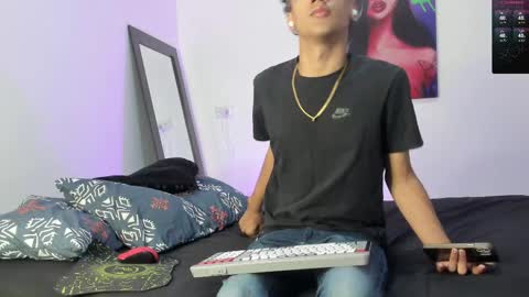 Snapshot of harrytwink18 chatting on 02/11/25, 01:20 HARRY online show from 02/11/25, 01:20