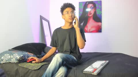 Snapshot of harrytwink18 chatting on 03/03/25, 01:20 HARRY online show from 03/03/25, 01:20