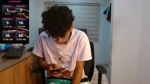 Snapshot of harrytwink18 chatting on 09/15/25, 03:23 HARRY online show from 09/15/25, 03:23