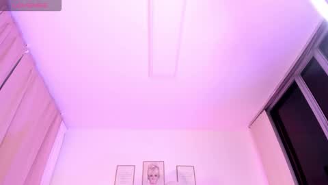 Snapshot of haru__kii chatting on 11/21/25, 02:43 haru online show from 11/21/25, 02:43