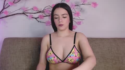 Snapshot of haru_blossom chatting on 02/02/25, 02:13     online show from 02/02/25, 02:13