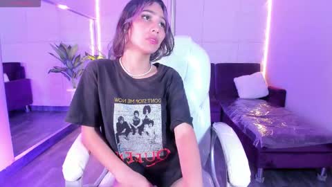 Snapshot of hasleycarter chatting on 10/22/25, 04:13 HasleyCarter online show from 10/22/25, 04:13