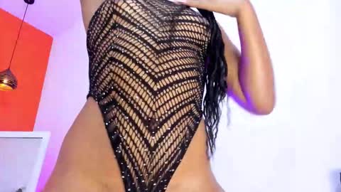 Snapshot of hassly_hot69 chatting on 10/17/25, 08:44 Nicky bac online show from 10/17/25, 08:44