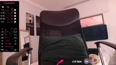 Snapshot of hat_girl chatting on 12/18/24, 07:04 Nicole online show from 12/18/24, 07:04